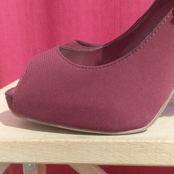 Burgundy peep heels - Picture 8 of 8